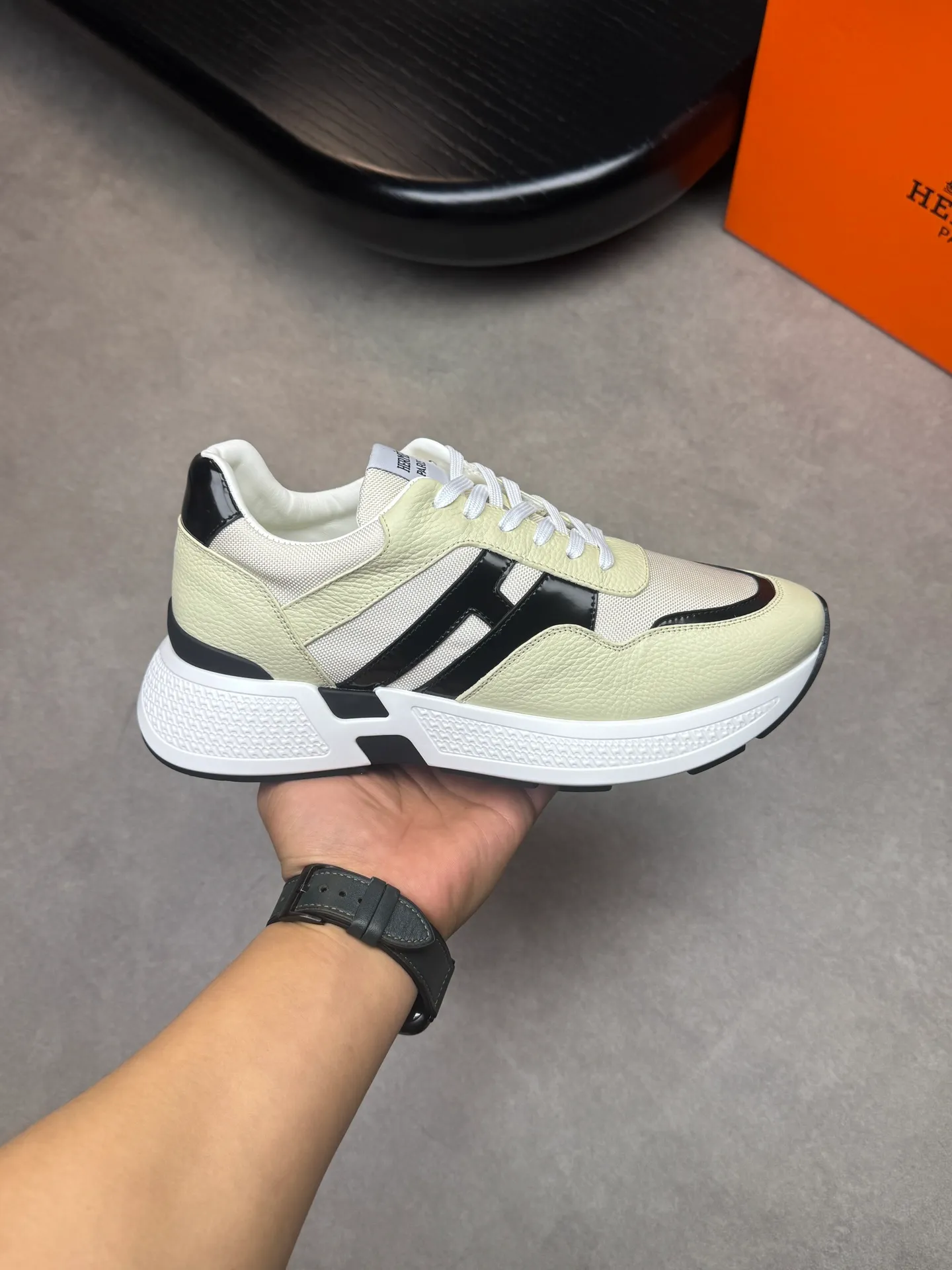 [HERMES] Hermès men's shoes 💰520💰 - high-end quality original items 🔍🔍🔍 casual sports shoes - upper: 🔝 pebbled calfskin, brand high mercerized canvas, body sewn with brand ´H´ totem, tongue brand logo cloth label - lining: water-dyed cowhide -Outsole: Ultra-light T men's shoes 💰U foam·rubber; two-color molded outsole -Ultra-high quality control·Fine workmanship: highlighted (high-end·luxury·grade) -Size: 39-44 (38, 45, can be customized)